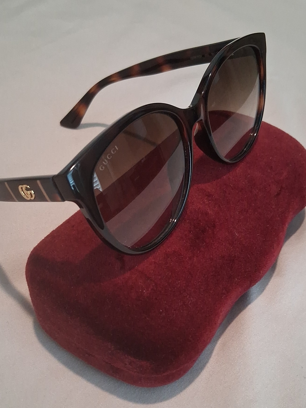 Gucci Brown Tortoise Frame Sunglasses with Gradient Brown Lenses